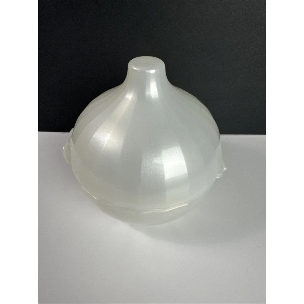 Tupperware Onion Keeper Forget-Me-Not Keeps Dry & Dark New White